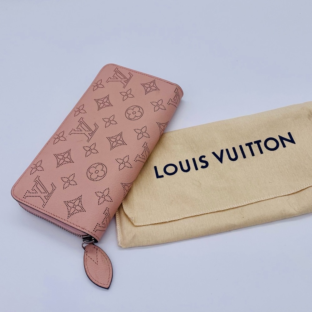 EUC Louis Vuitton Magnolia Pink Monogram Mahina Zippy Wallet - Picture 4 of 15